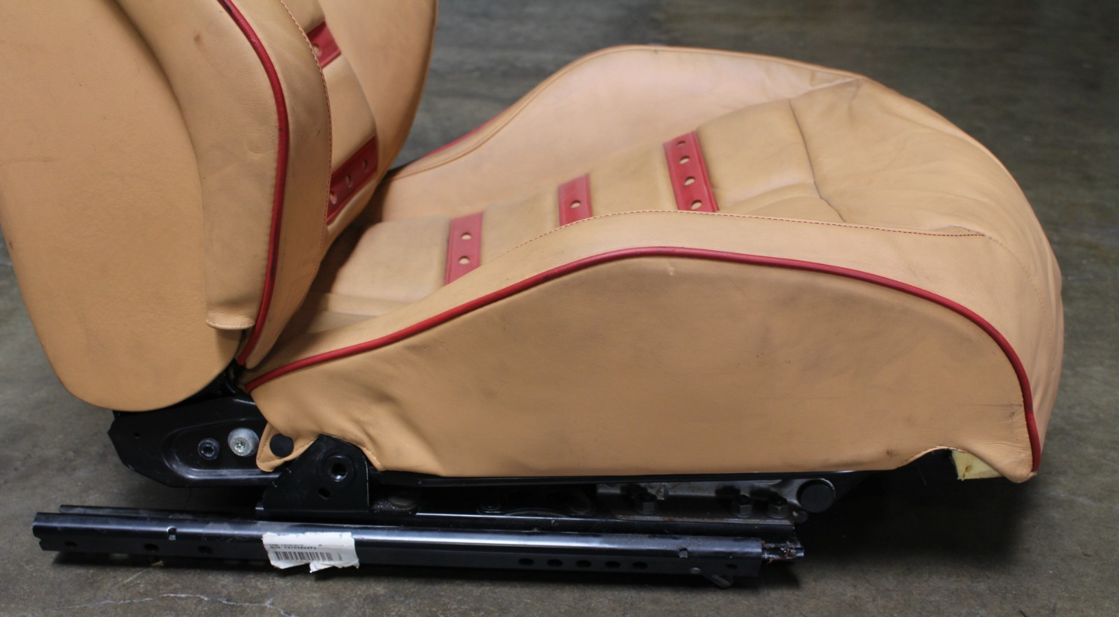 Ferrari F458 Italia, LH, Left, Front Seat Daytona, Beige/Red, Dmg, Used