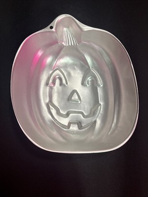 Vintage EUC Halloween Stand Up JACK-O-LANTERN Pumpkin Baking Cake Pan 3D Tilted