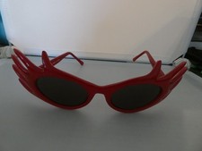 VINTAGE 70's 80's RED FUNKY RETRO SUNGLASSES SUN GLASSES 1678