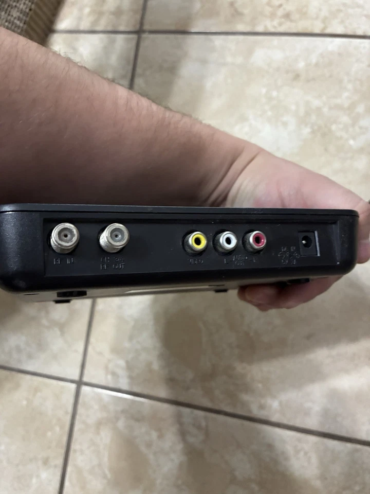 Insignia NS-DXA2 DTV Digital a Analógico TV Sintonizador Convertidor Caja Sin Control Remoto - Sin Prueba Foto 3 de 4