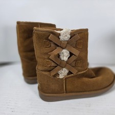 Koolaburra by UGG Victoria Short Chestnut Suede Bow Boots Mens 3 Womens 5