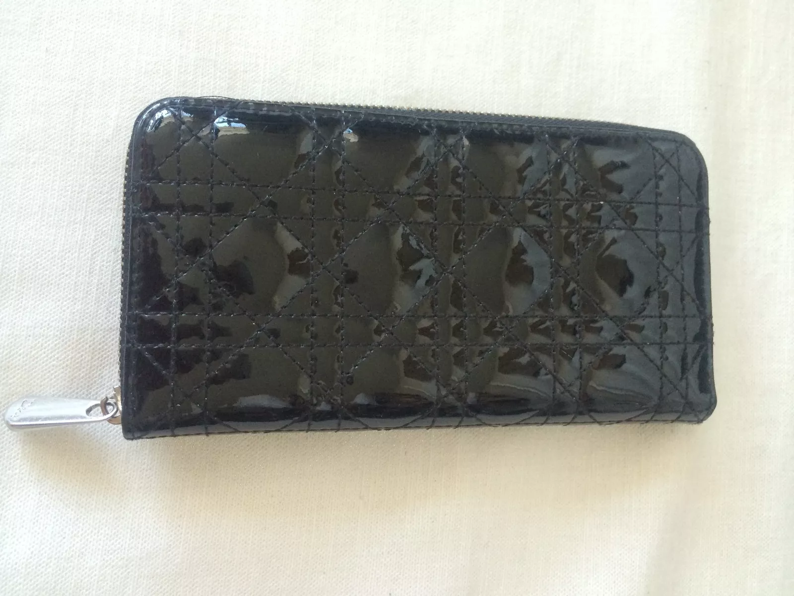 AUTHENTIQUE.CHRISTIAN DIOR CUIR VERNI NOIR CANNE ZIPP ZIPP AUTOUR GRAND PORTEFEUILLE.