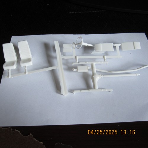 1971 Ford Pinto Hatchback 1/25 Scale AMT Model Kit - Picture 18 of 21