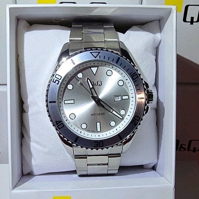 Q&Q Men's Quartz Date Silver Dial SS Silver Bracelet Diver Watch 44mm 50m