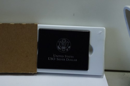 1991 USO Silver Dollar US Mint Commemorative $1 Coin UNC - Picture 2 of 4