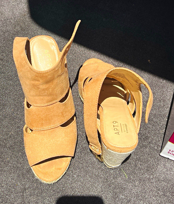 Apt. 9 Women’s Tan Leather Wedge Sandals Buckle Adjustable Ankle Strap 6