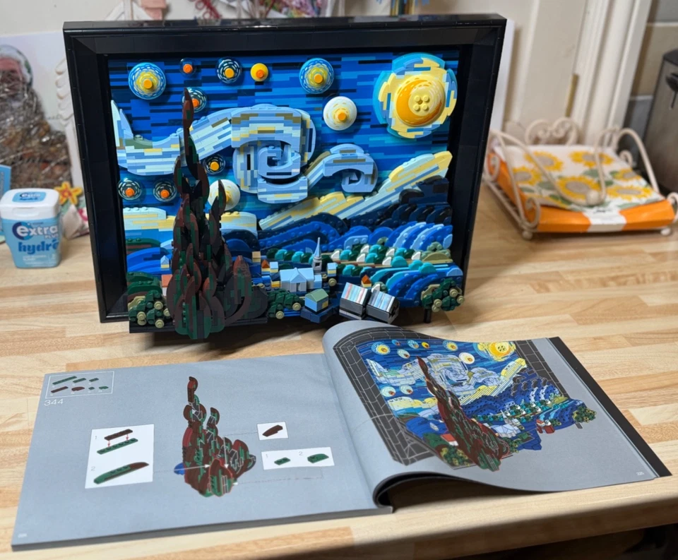 LEGO Ideas 21333 The Starry Night, photo 1 of 5