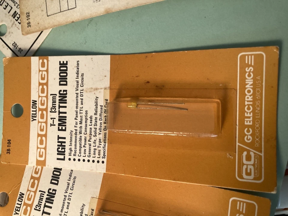 Diodo emisor de luz LED amarillo y verde GC de colección 7 piezas 2 pines T-1 3 mm NOS Foto 4 de 4