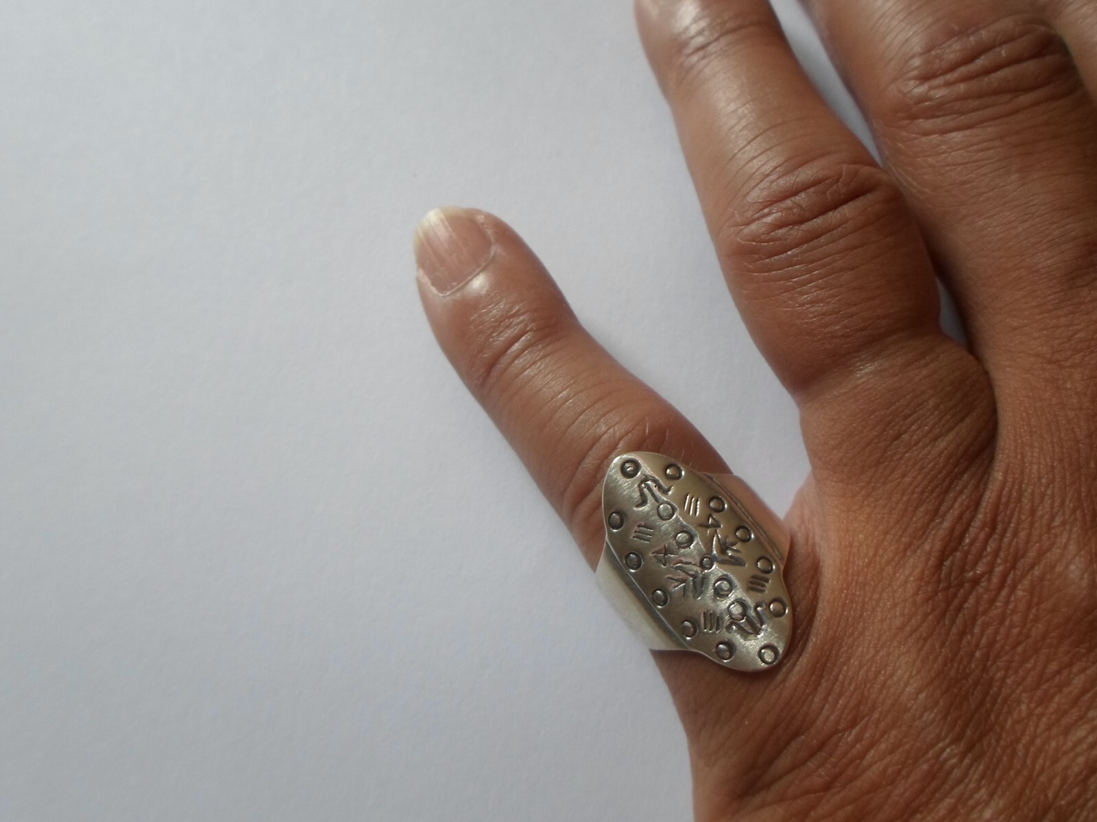 solid silver ring, chiseled oval, size 53 - image 3