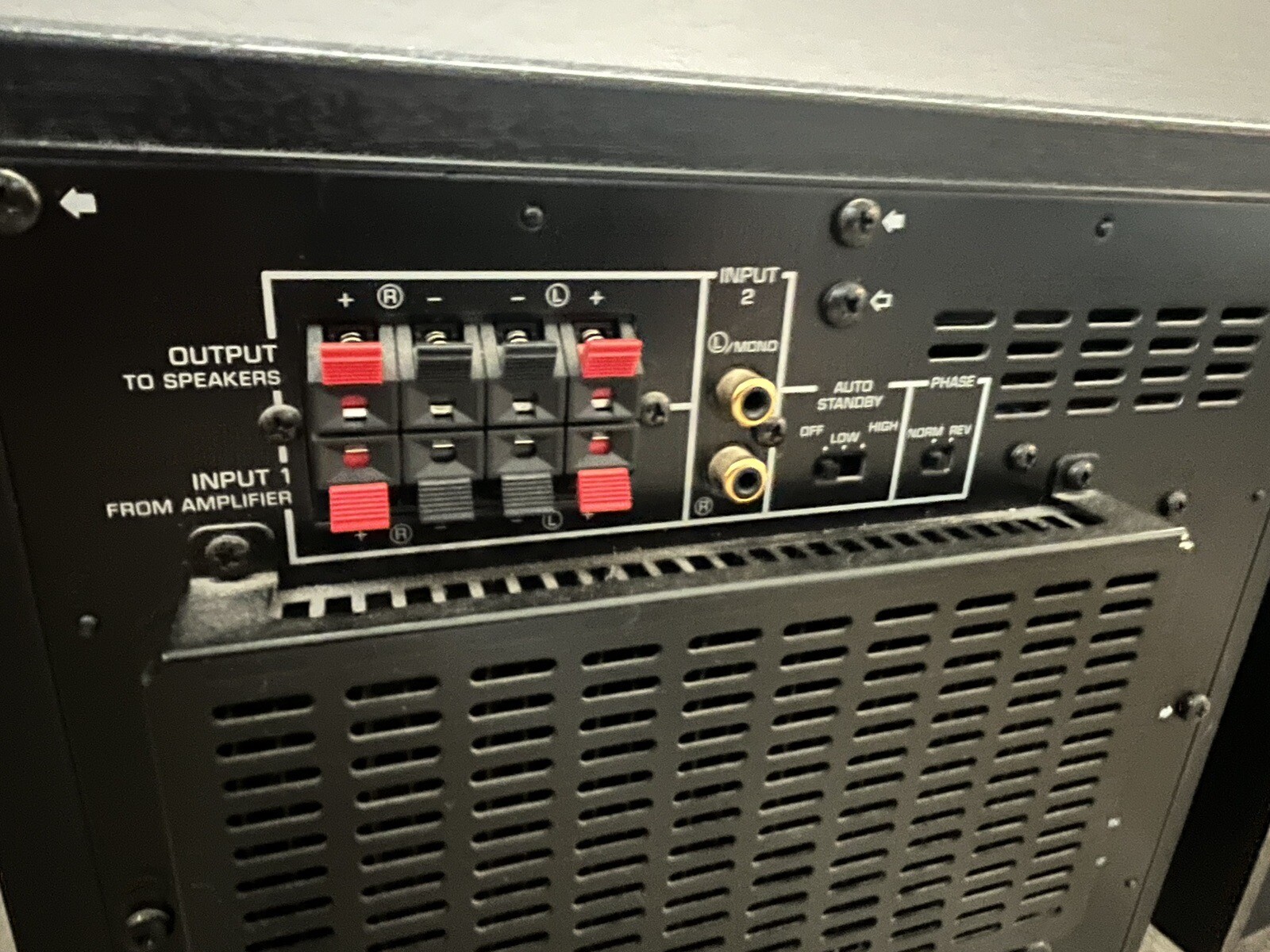 Yamaha Subwoofer YSTSW215 Powered Sub Black Woodgrain 95 Wat Output