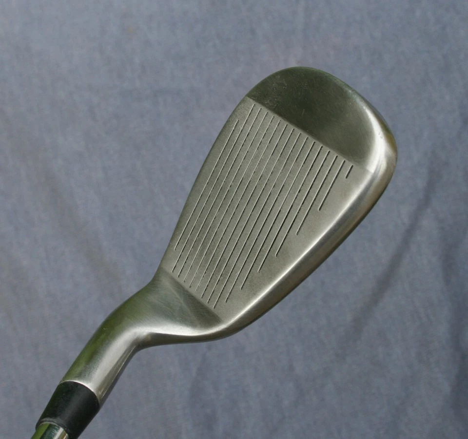 Cuña de lanzamiento Daiwa Exceler PW con eje de acero rígido original y agarre Foto 2 de 3