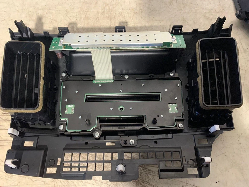 2010 MITSUBISHI LANCER RADIO FRONT PANEL WITH AIR VENTS 8002A378XA C574 — 第 3/3 张图片