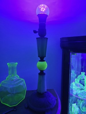 Vintage Art Deco Green Jadeite Uranium Glass Table Accent Lamp Home Decor