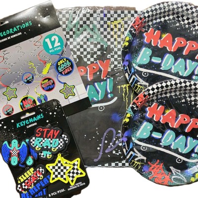 Skateboard Party Supplies Set   12 Swirls, 8 Keychains, Table Cover & 16 Plates 