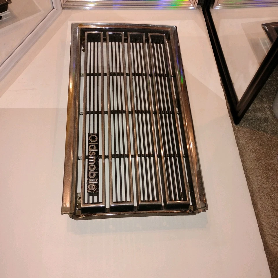 1985 OLDSMOBILE DELTA 88 -- LH (СО СТОРОНЫ ВОДИТЕЛЯ) РЕШЕТКА - Изображение 4 из 4