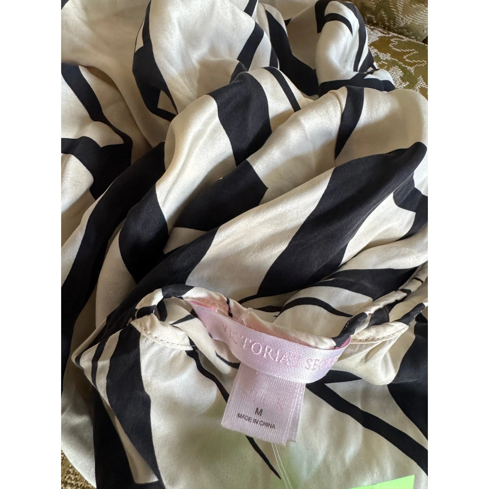 UNDERCOVER Abito Victoria Secret 100% seta nero e panna con schiena elegante taglia media