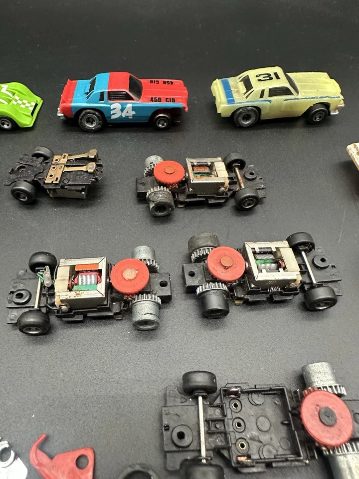 Lote de piezas de coches tragamonedas vintage SIN PROBAR COMO ESTÁN: chasis, carrocerías, etc. Foto 3 de 4