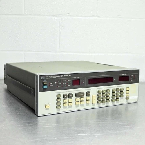 HP 8656B Signal Generator 0.1-990 MHz Synthesized RF Source Option 001 002 Teste