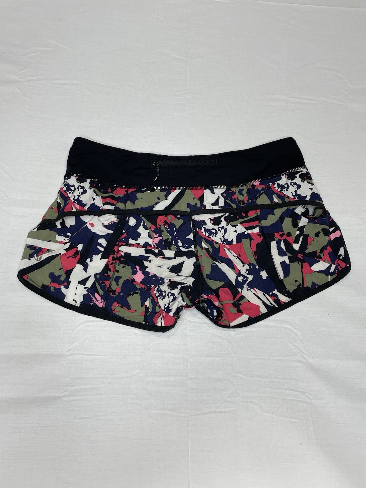 Lululemon Shorts Womens 8 Lightweight Booty Gym Running 2”