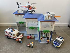 Playmobil 4404 – Grand Hôpital Avec Ambulance – Vintage – Occasion