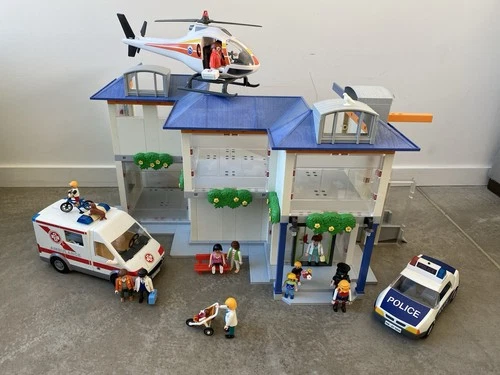 Vintage Playmobil 4404 LARGE City Hospital clinic Near Complete