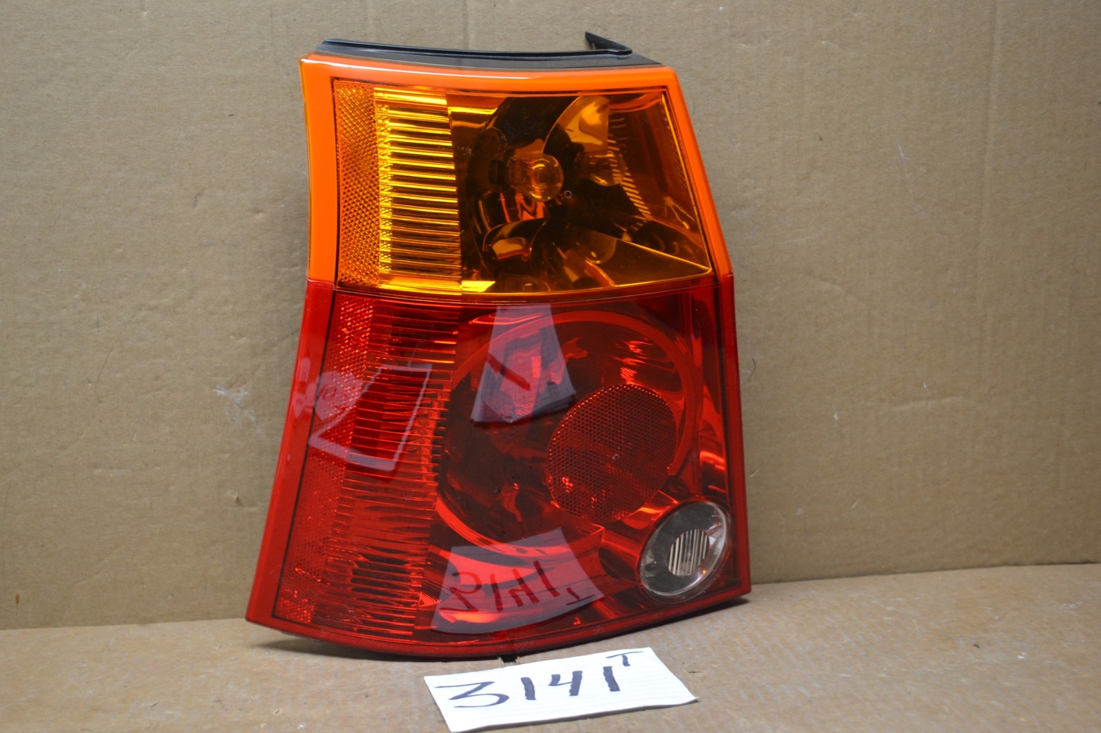 04 05 06 07 08 Chrysler Pacifica DRIVER Side Used Tail Light #3141-T
