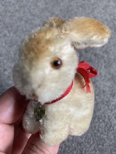 Vintage Austria Berg Tiere Mit Herz 3” Crouching Mohair  Bunny Rabbit Heart Tags - Picture 1 of 7