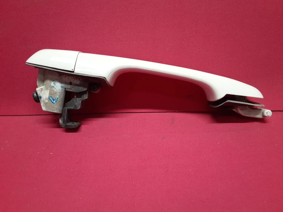 1998 1999 Volvo S70 V70 OUTER LEFT REAR DRIVER Door Handle - 189 Polar White - Image 4 of 4