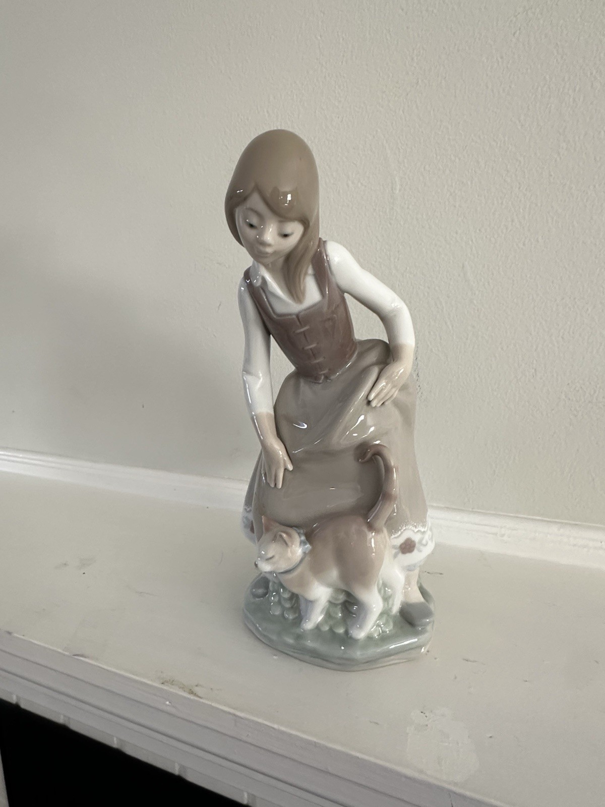 Vintage Lladro #1187 Spain Porcelain Figurine “Little Girl With Cat” RETIRED