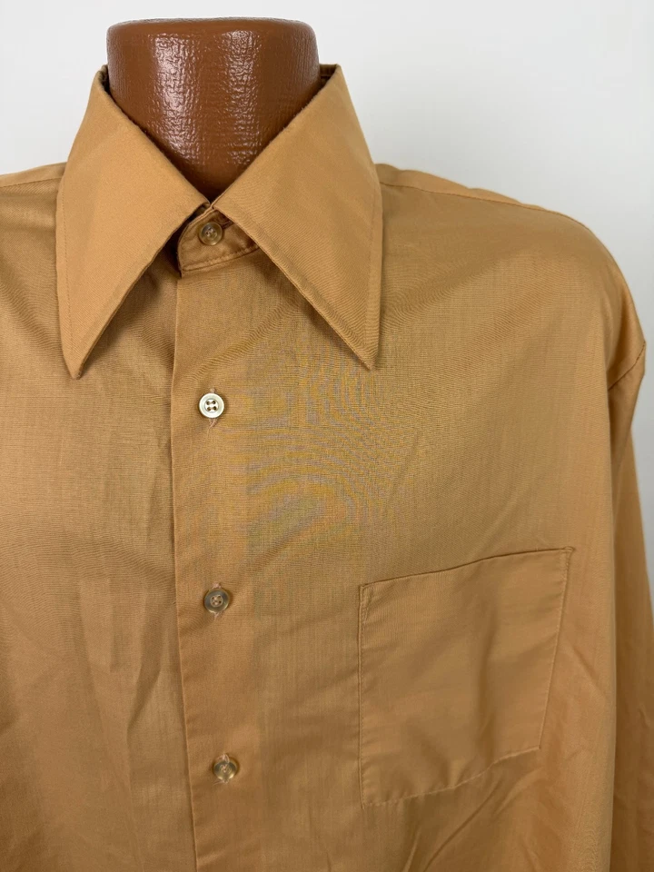 Camisa de Prensa Permanente Vintage Años 70 Hombres XL Bronceada Abotonada Cuello Daga 17.5 34 35 Foto 2 de 4