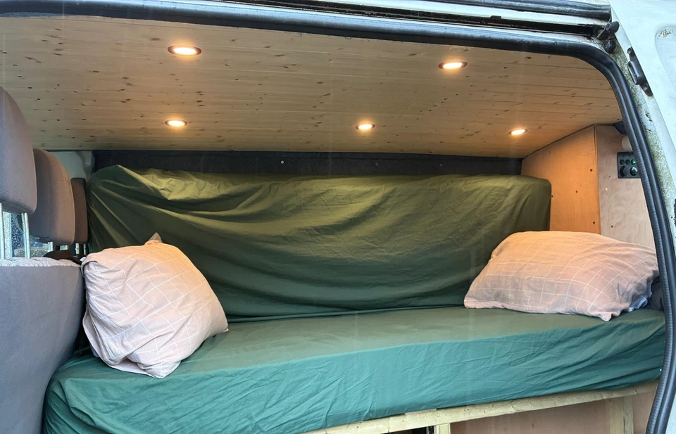 Toyota Hiace campervan - Image 4 of 4