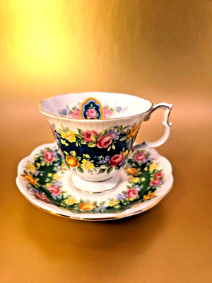 Royal Albert Tea Cup & Saucer Garland Series Sensation Bone China England  Vtg.