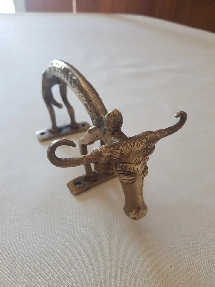 Ancienne Gache Poignet de Porte Style Tribal Buffle en laiton 19×8 cm - Photo 2/4