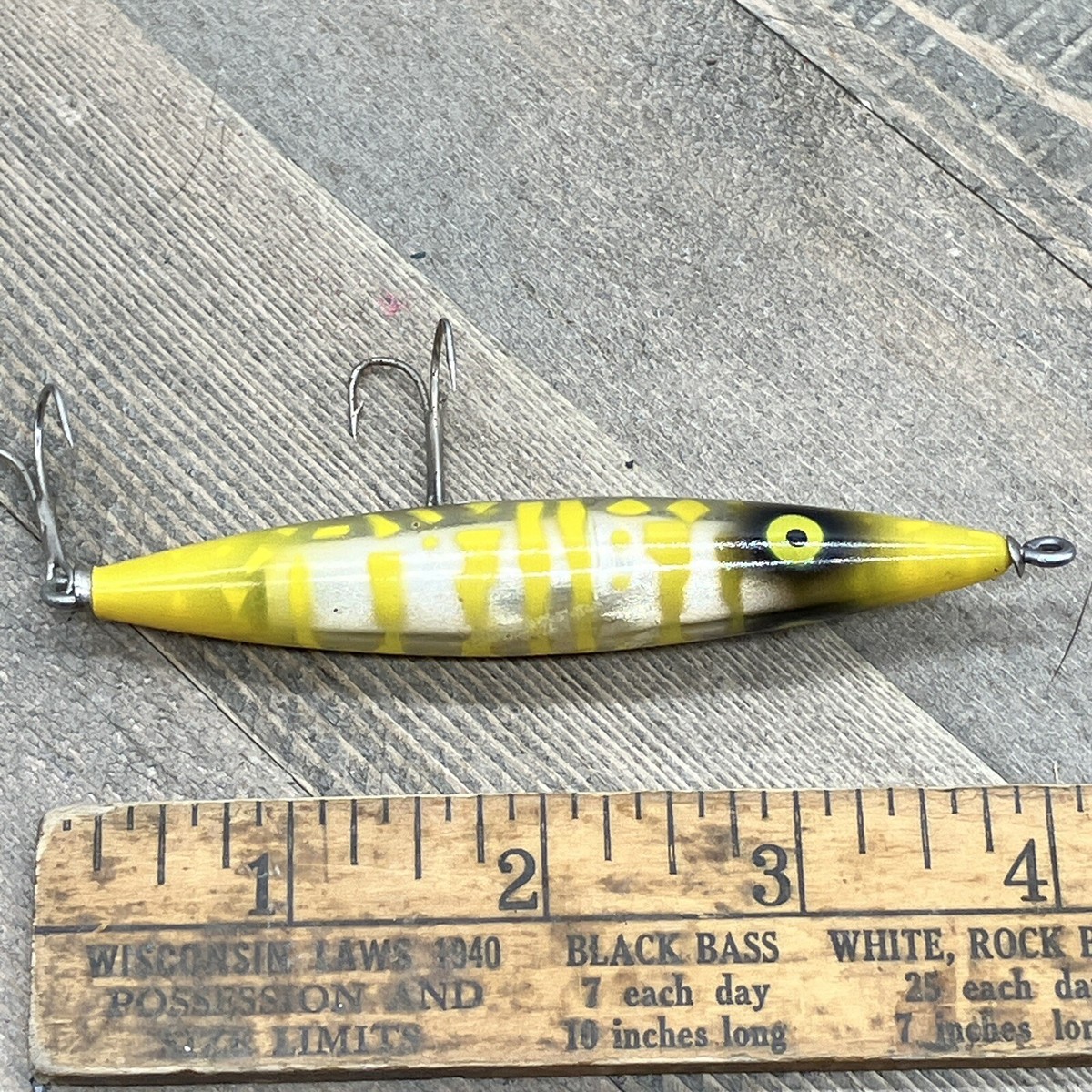 Vintage Heddon Dying Quiver Yellow Topwater Bass Walleye A2 | eBay