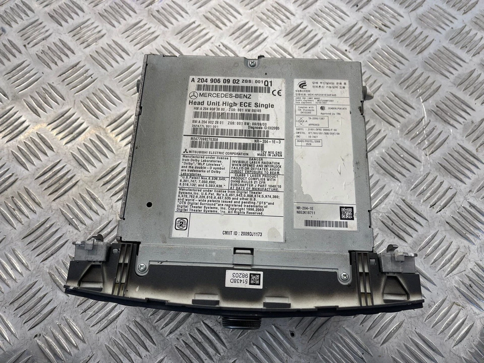 MERCEDES-BENZ C180 1597CC ESTATE 2010 HEAD UNIT CD PLAYER RADIO A2049060902 - Image 3 of 3