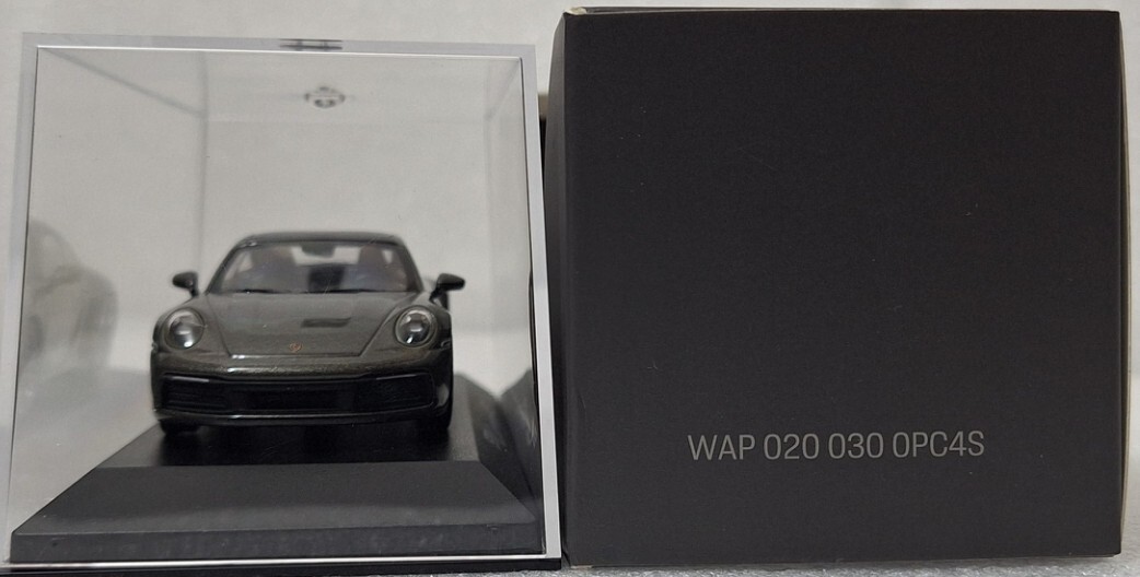 Porsche 911 (992) Carrera 4S 2019 Green 1:43 Minichamps WAP 020