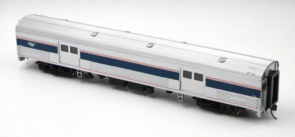 Walthers Proto HO Amtrak 73' Budd Baggage Car Phase IVb (Phase VI) Custom - Image 3 of 4