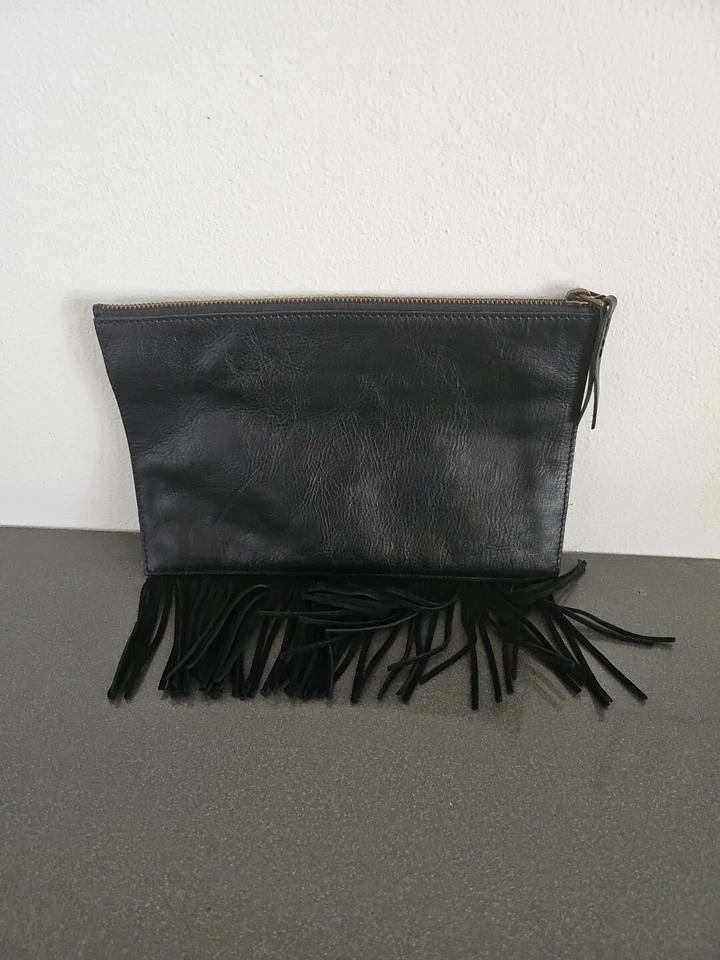 Clutch de couro preto camurça com franja Madewell - Imagem 4 de 4