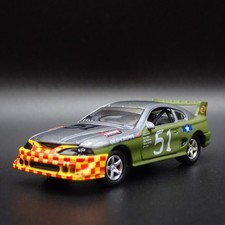 1996 96 FORD MUSTANG Saleen Rennauto Grün 1/64 Maß Diorama Druckguss Modellauto