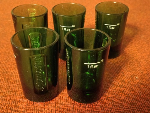 Set (5) "JAGERMEISTER" grüne SCHNAPSGLÄSER mit Logoprägung