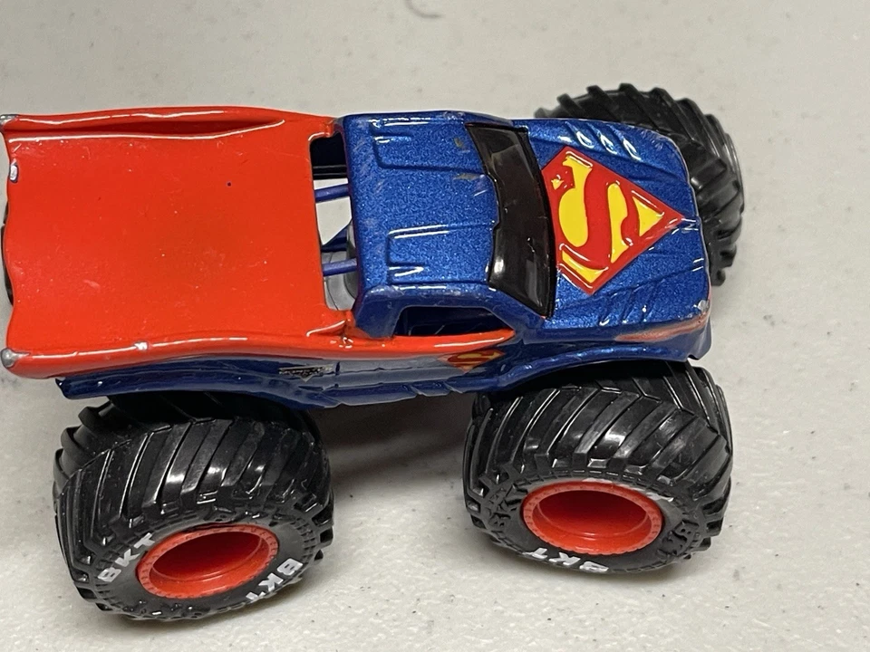Monster Jam DC Comics Diecast Monster Trucks LOTE de 2 Superman y Flash 1:64 Foto 2 de 4