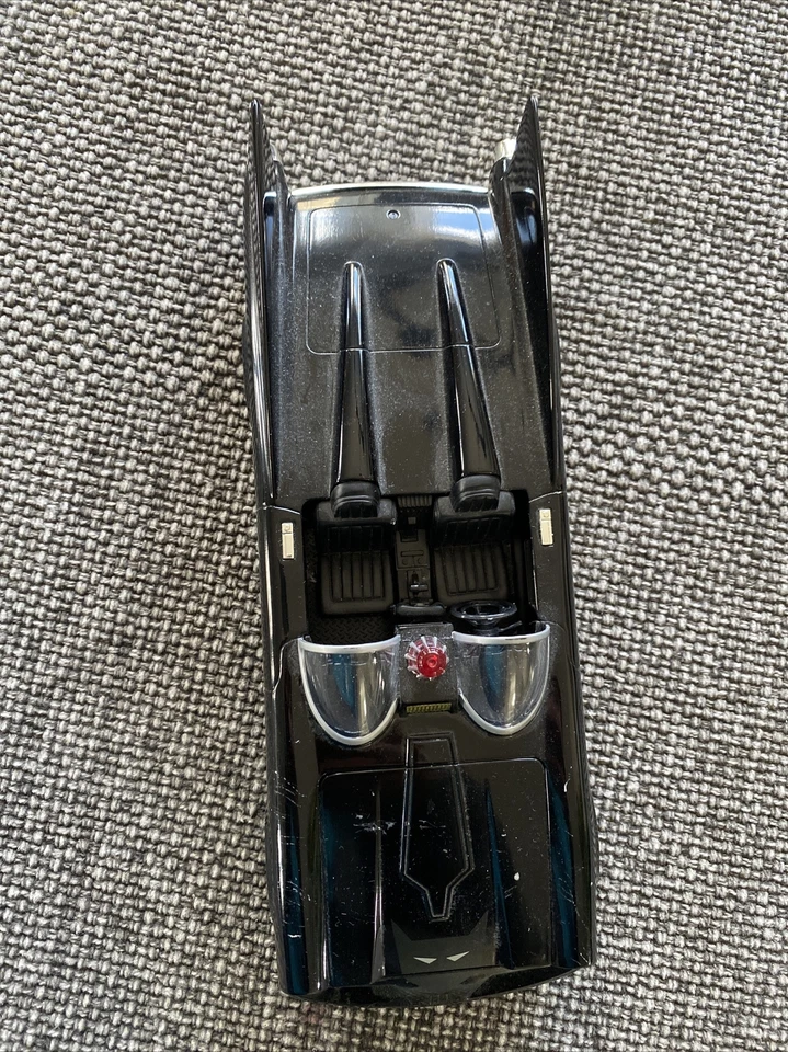 Johnny Lightning Metal batmobile - Image 2 of 4