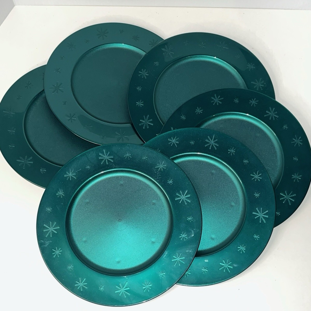 Vintage 6 Tupperware Salad Dessert Plates Green Snowflake Holiday