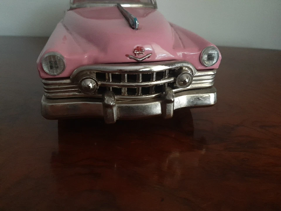 MODELLINO AUTO  IN LATTA - CADILLAC ROSA - Immagine 2 di 4