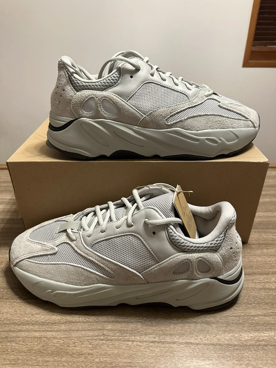 YEEZY Boost 700, Designer Shoes