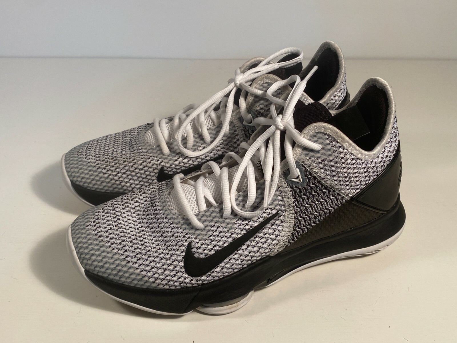 lebron james shoes witness 4