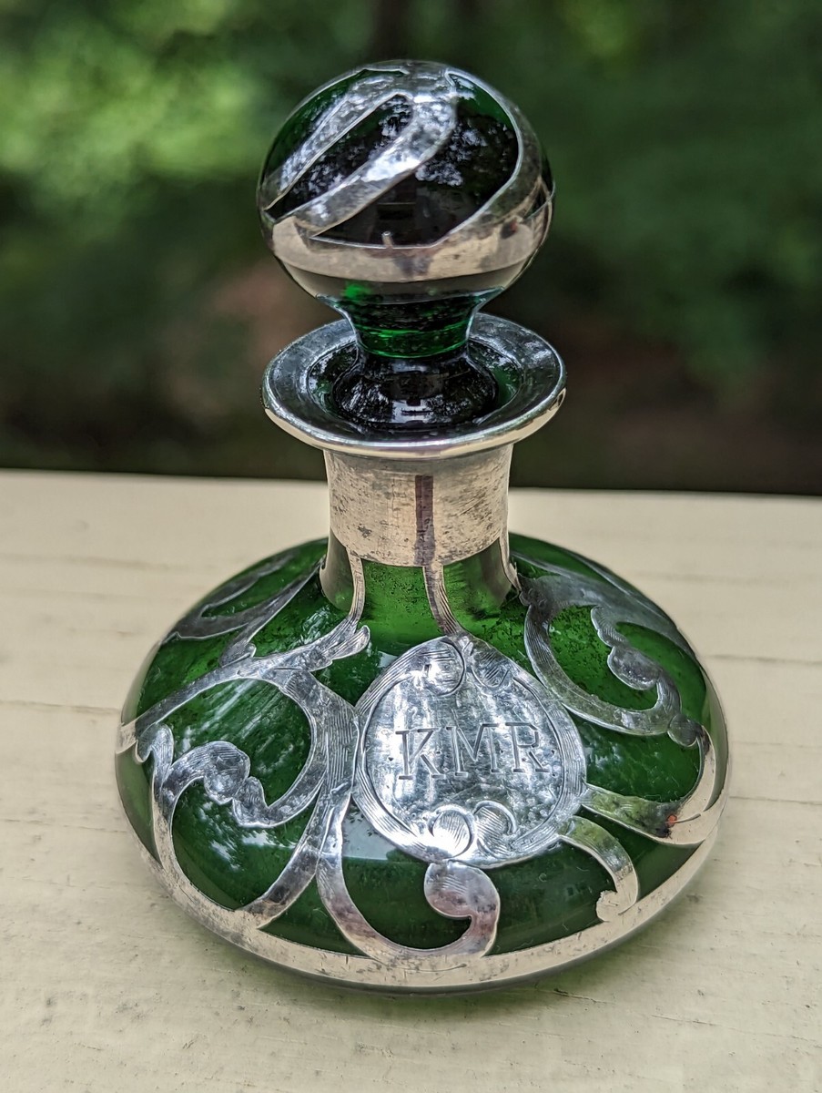 ART NOUVEAU 1900's GREEN ART GLASS 3.25