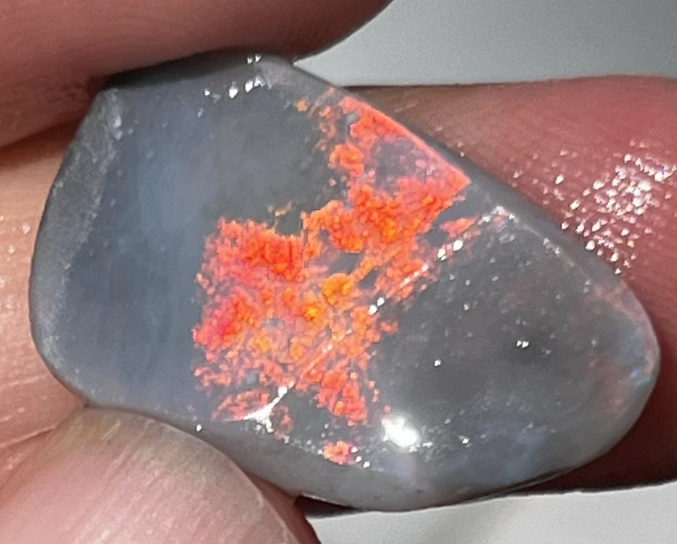 Ópalos de joyería de piedra de corte sólido color rojo Lightning Ridge de 5,9 quilates de ópalo negro Foto 4 de 4