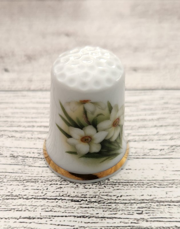 Vintage Konig Porzellan Thimble West Germany White Daffodil Porcelain Gold Trim