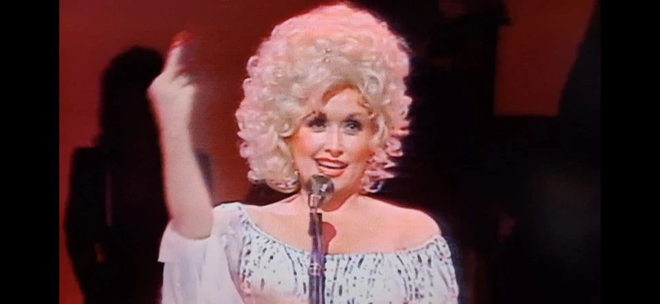 Dolly Parton: Dolly in London (1983) PA-84-068 Pioneer Laserdisc Live Concert - Image 3 of 4